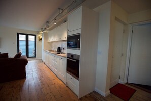 Spacious Serviced Apartment with Roof Top Terrace Near The Waterfront, Ipswich | Área de sala de estar | Smart TV 