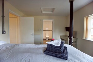 Spacious Serviced Apartment with Roof Top Terrace Near The Waterfront, Ipswich | 2 bedrooms, iron/ironing board, free WiFi - No1 Dove Street (Ipswich)