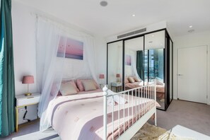 Comfort-Apartment (2 Bedrooms) | 2 Schlafzimmer, Schreibtisch, Bügeleisen/Bügelbrett, kostenloses WLAN