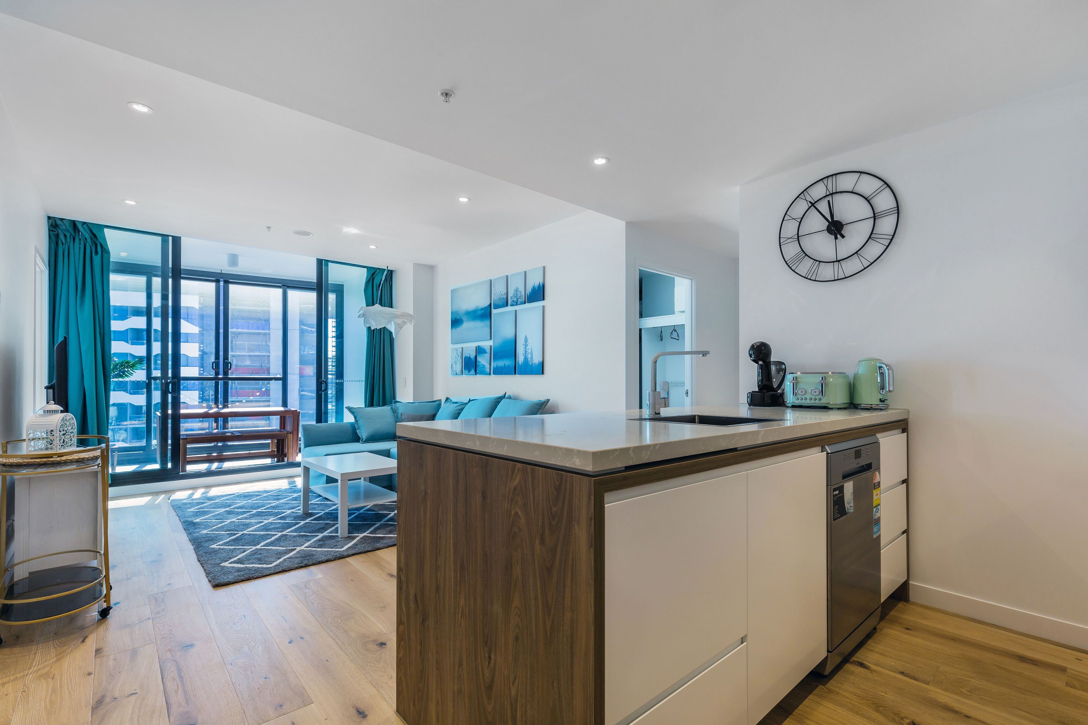 Comfort Apartment (2 Bedrooms) | Private kitchen | Dining tables