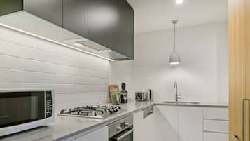 Apartment (1 Bedroom) | Private kitchen | Oven