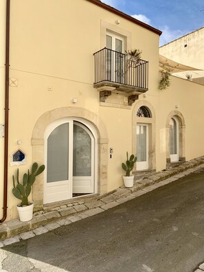 Front of property - Il Canale Design House (Ragusa)