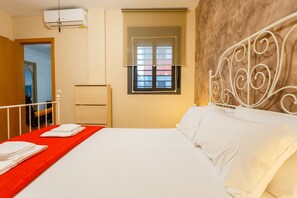 Een strijkplank/strijkijzer, gratis wifi, beddengoed