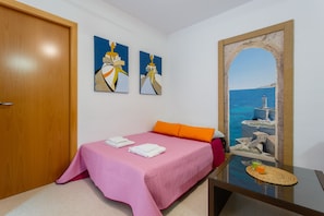 Iron/ironing board, free WiFi, bed sheets