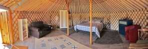 The Hibou Yurt | Living area | Table tennis - Les Yourtes d'Agnac (Agnac)