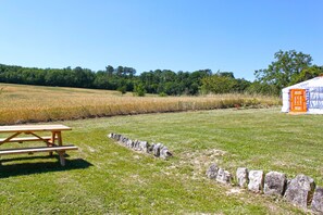 The Huppe Yurt | Terrace/patio - Les Yourtes d'Agnac (Agnac)