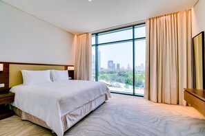 In-room safe, desk, iron/ironing board, free WiFi - Vida Emirates Hills Residences (Dubai)