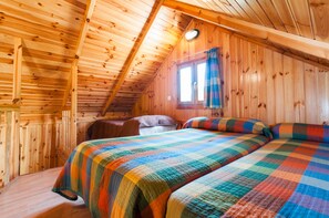 Bungalow | 2 bedrooms, free cribs/infant beds, free WiFi, bed sheets - Bugalows camping Regio (Santa Marta de Tormes)