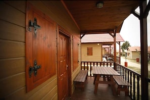 Outdoor dining - Bugalows camping Regio (Santa Marta de Tormes)