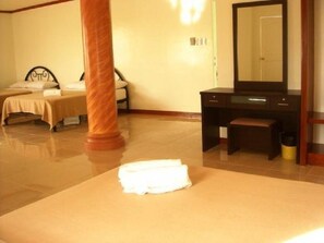 A hotel room with a bed, a desk, a chair, and a large mirror. - Cozy Place Resort (Rosales)