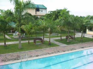 Kolam renang outdoor
