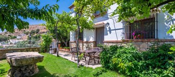 Hus med spesiell rustikk design og fjellutsikt