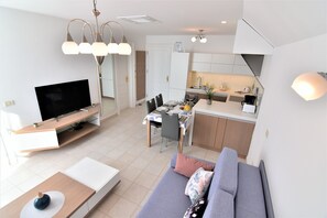 Apartamento família, 1 quarto | Roupas de cama premium, cofres nos quartos, individualmente decorados