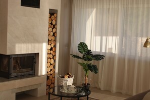 Fireplace - Royal Villa (Podstrana)