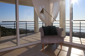 3 bedrooms, desk, laptop workspace, iron/ironing board - Royal Villa (Podstrana)