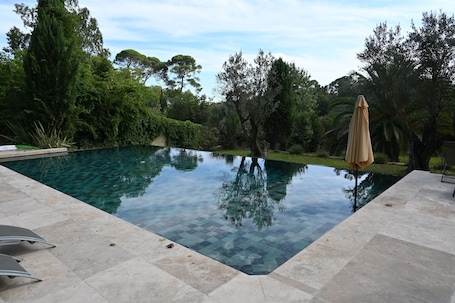 Comfort Single Room, Ensuite, Courtyard View (Picholine) | Outdoor pool