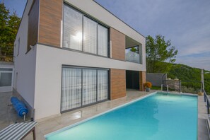 Seasonal outdoor pool - Royal Villa 2 (Podstrana)