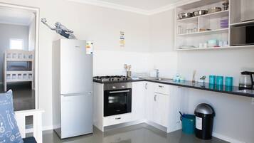 Standard Suite (Mermaid 1) | Private kitchenette | Full-size fridge, microwave, oven, stovetop