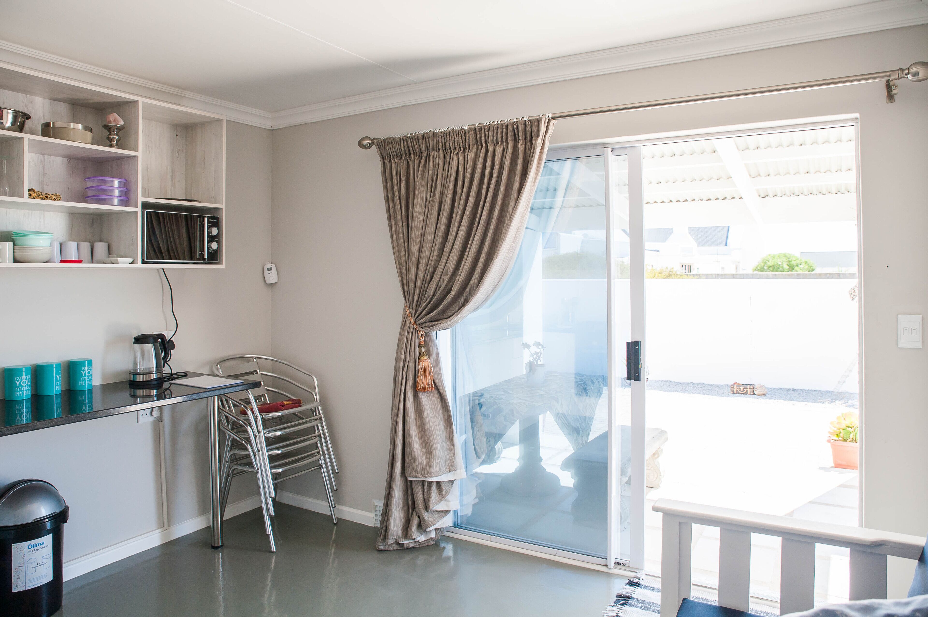 Standard Suite (Mermaid 1) | Private kitchenette | Full-sized fridge, microwave, oven, stovetop
