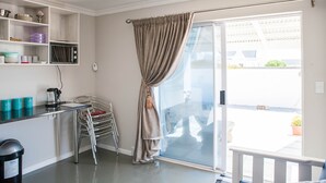 Standard Suite (Mermaid 1) | Private kitchenette - Sea esta Selfcatering  Guesthouse (Bergrivier)