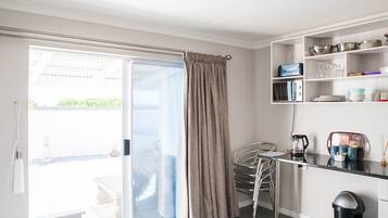 Full-size fridge, microwave, oven, stovetop