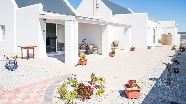 Courtyard - Sea esta Selfcatering  Guesthouse (Bergrivier)