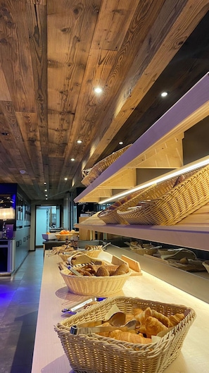 Free daily buffet breakfast - Ortners Resort (Bad Fuessing)