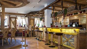 Lunch, dinner served; German cuisine, alfresco dining