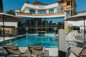 2 piscinas techadas, 4 piscinas al aire libre, camas de piscina gratis