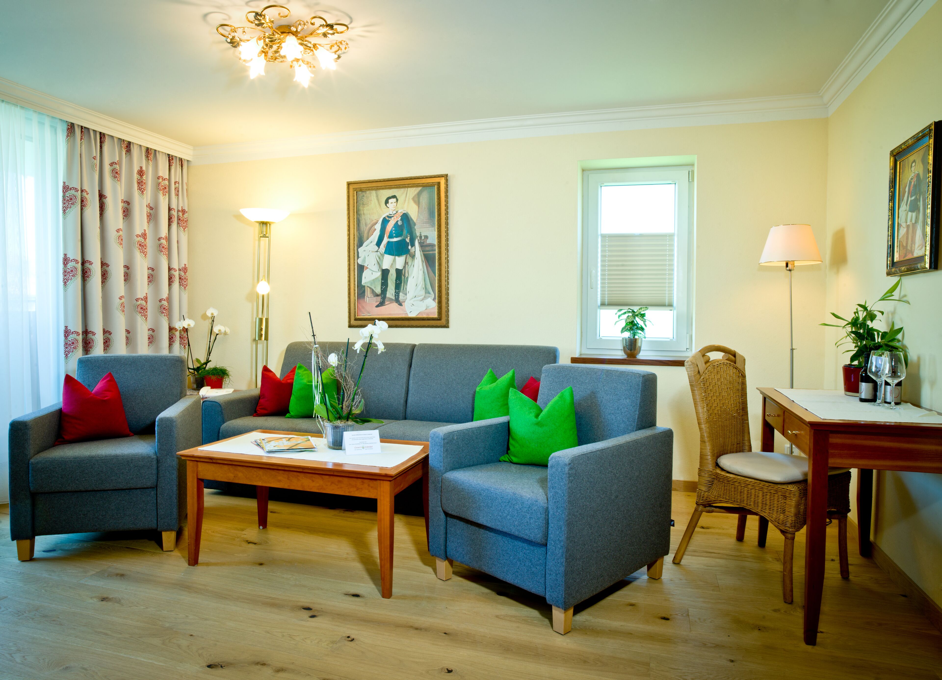 Suite Junior | Area soggiorno | TV a schermo piatto