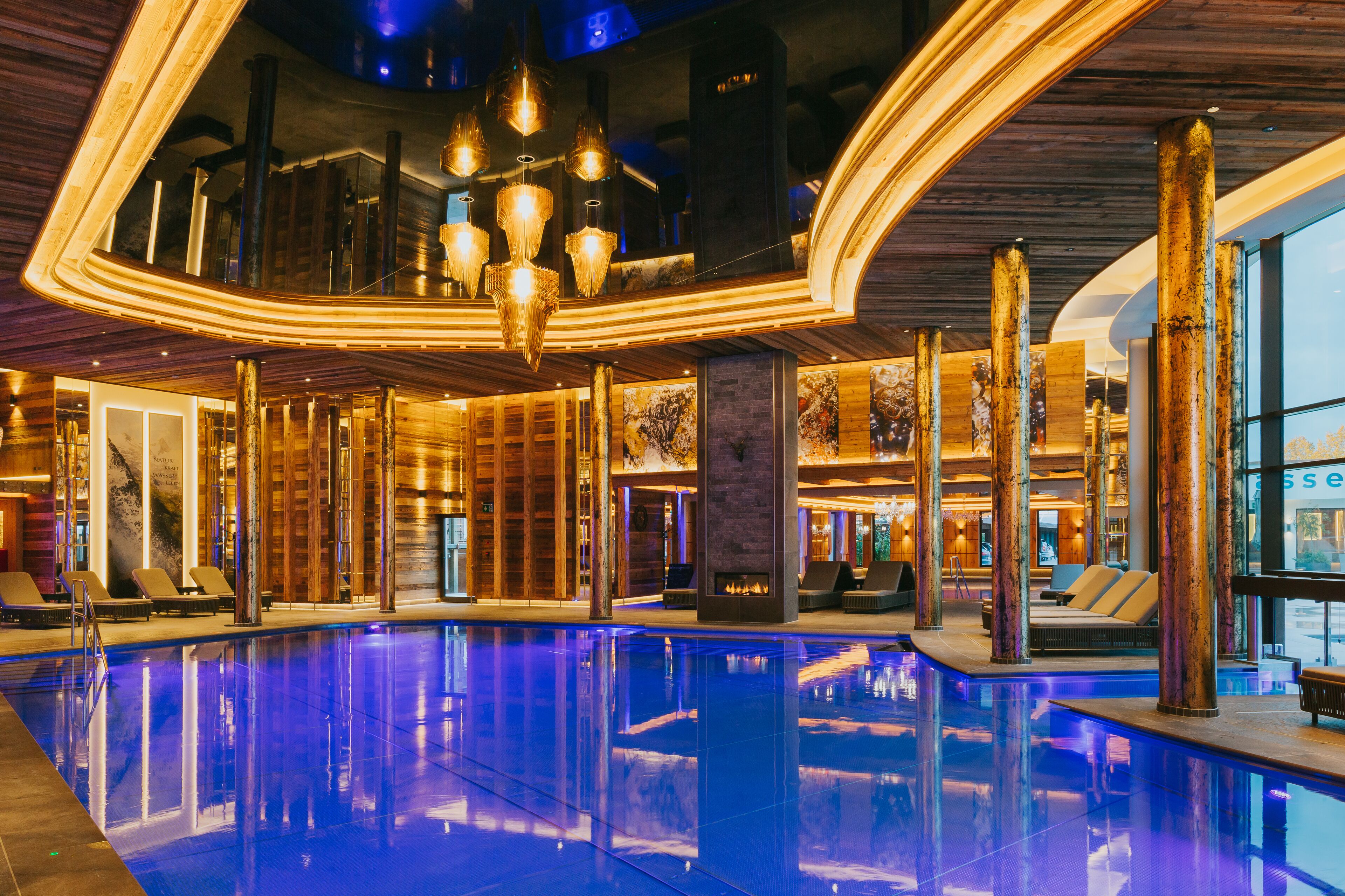 2 indoor pools, 4 outdoor pools, free pool cabanas, pool umbrellas