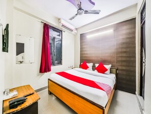 Double Room | Free WiFi - OYO 46484 Hotel Shri Vaidehi (Kota)