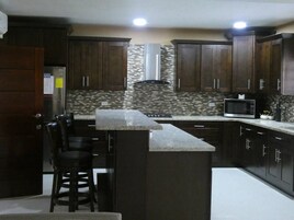 Horno, placa de cocina, utensilios de cocina