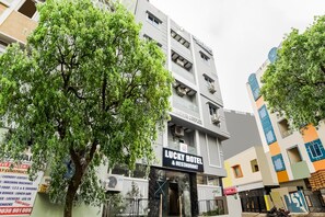 Exterior - OYO 62329 Lucky Hotels (Hyderabad)