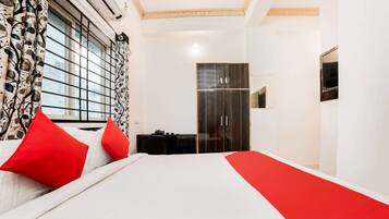 Free WiFi, bed sheets