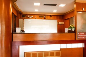 Quầy tiếp tân