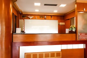 Quầy tiếp tân