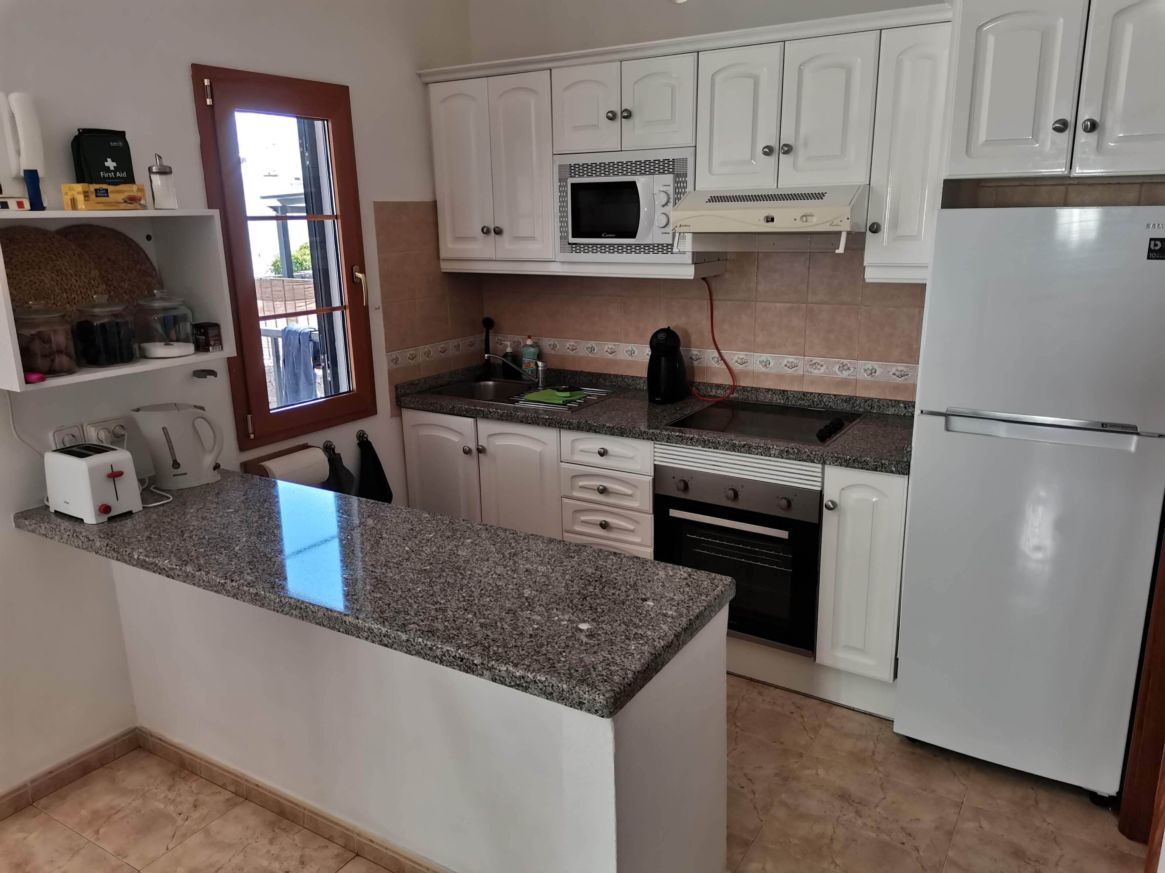 Coffee/tea maker, fridge, microwave, oven