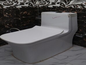 Phòng đôi hoặc 2 giường đơn | Phòng tắm | Khăn tắm 