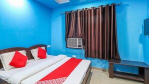 Standard Double Room | Bed sheets - OYO 62748 Hotel Zeenat (Jammu)