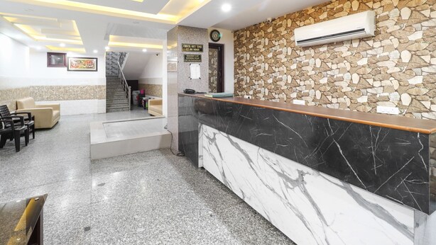 Reception - OYO 62748 Hotel Zeenat (Jammu)