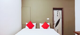 Capital O 29375 Hotel Rainbow Villa