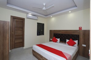Double Room | Bed sheets - OYO 30462 Hotel Ivy (New Delhi)