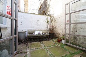 Exterior - Bright Chic Garden Apartment (London)