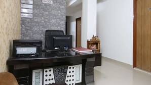 Reception - OYO 44400 Retreat Inn (New Delhi)