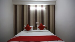 Room - OYO 44400 Retreat Inn (New Delhi)