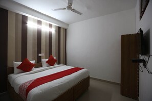 Bed sheets - OYO 44400 Retreat Inn (New Delhi)