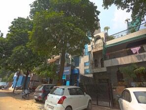 Double or Twin Room | Exterior - OYO 41215 Three Kings (New Delhi)