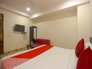 Double or Twin Room | Free WiFi, bed sheets - OYO 41215 Three Kings (New Delhi)