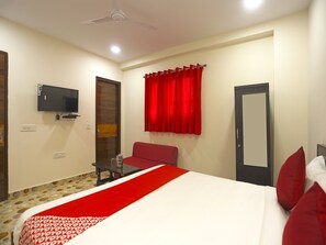 Double or Twin Room | Free WiFi, bed sheets - OYO 41215 Three Kings (New Delhi)